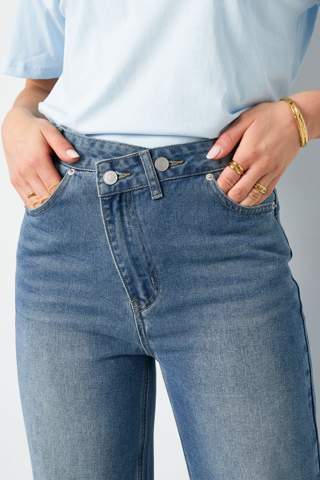 Jeans denim con cerniera