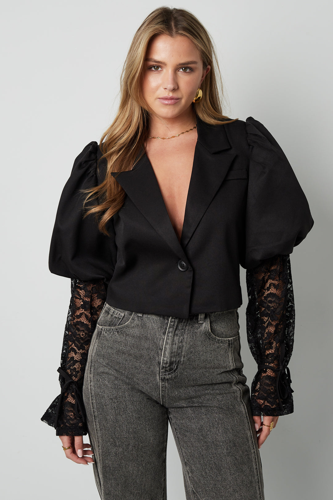 Blazer corto alla moda con pizzo