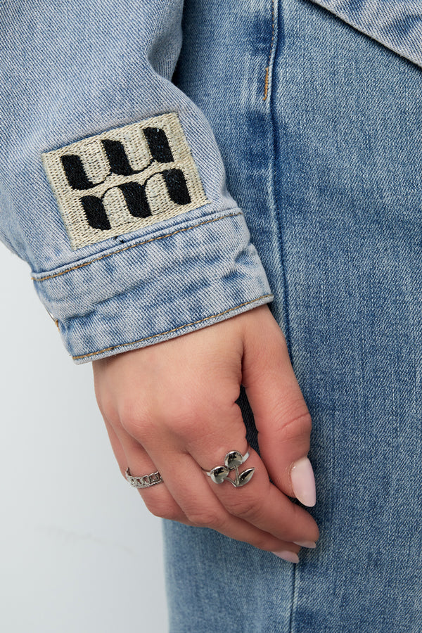 Dammi una camicetta di jeans