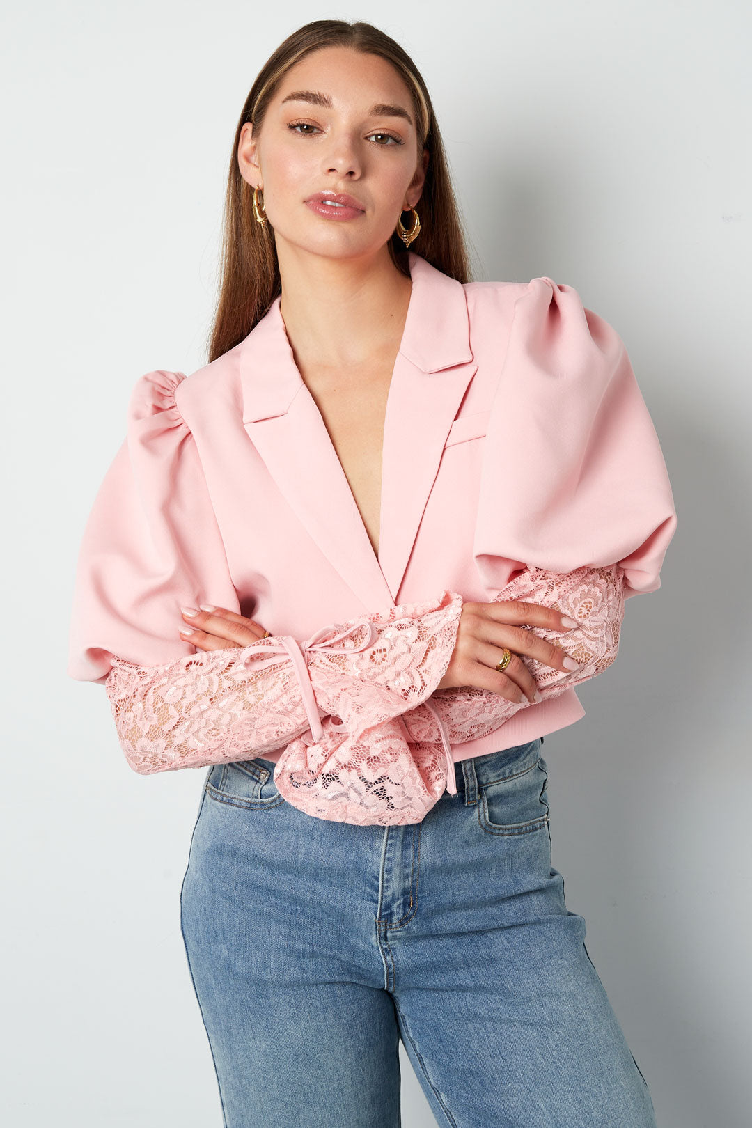 Blazer corto alla moda con pizzo