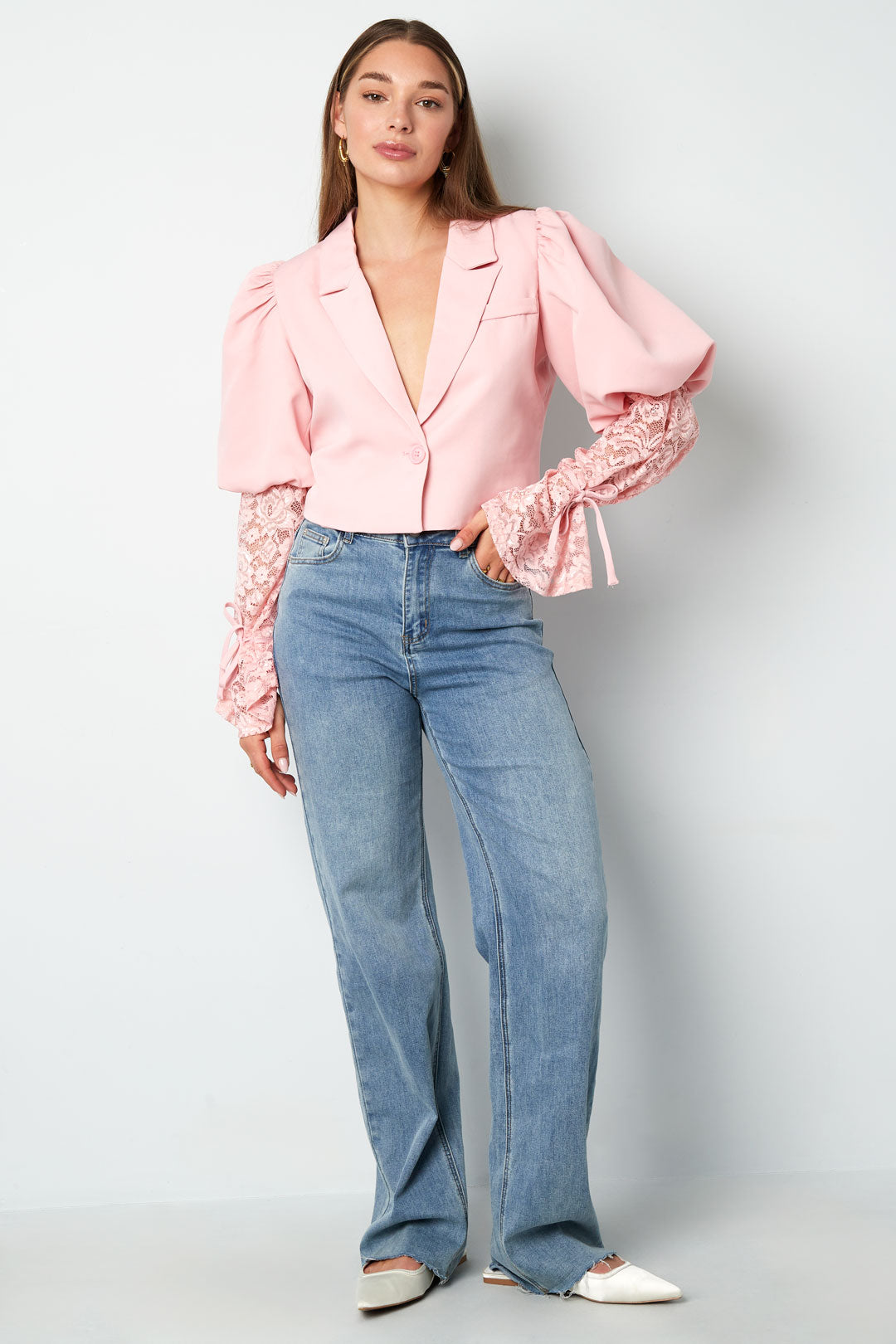 Blazer corto alla moda con pizzo