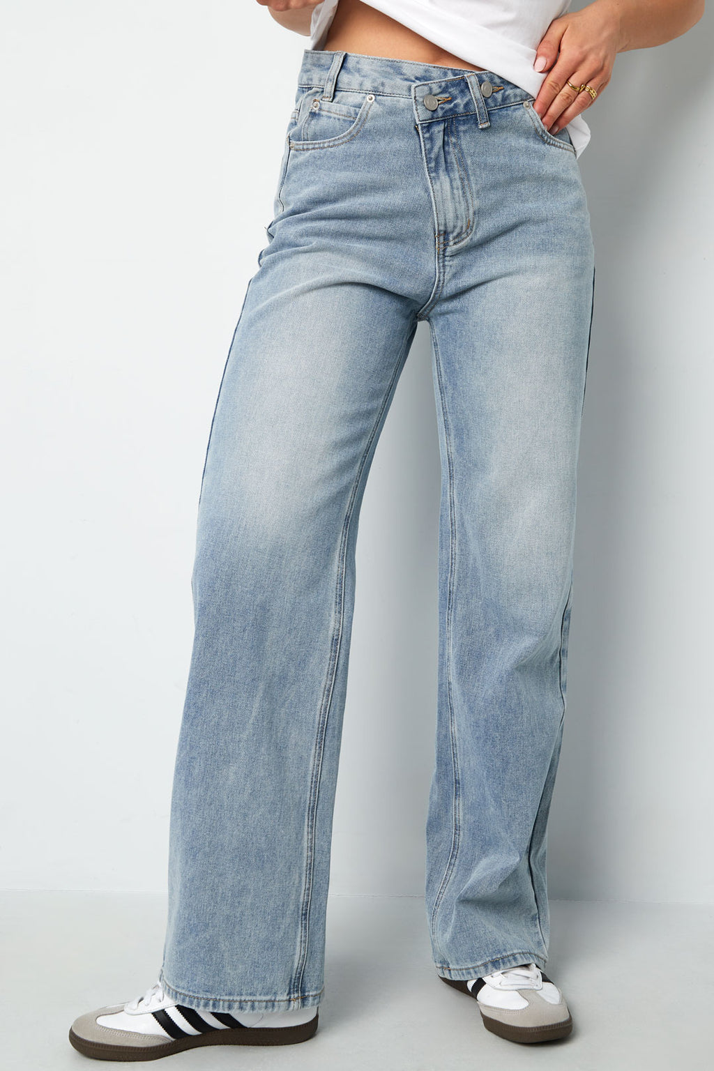 Jeans denim con cerniera
